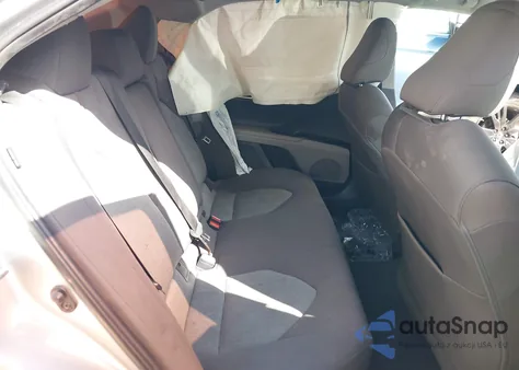 2019 Toyota Camry Le z USA, uszkodzony, nr VIN 4T1B11HK3KU260143